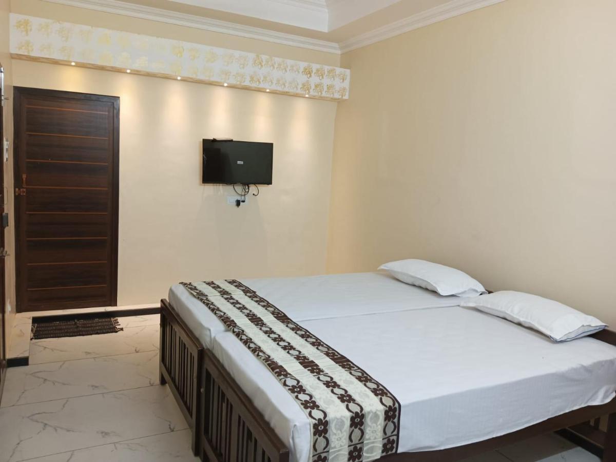 Sri Padmanabha Tourist Home Thiruvananthapuram Esterno foto