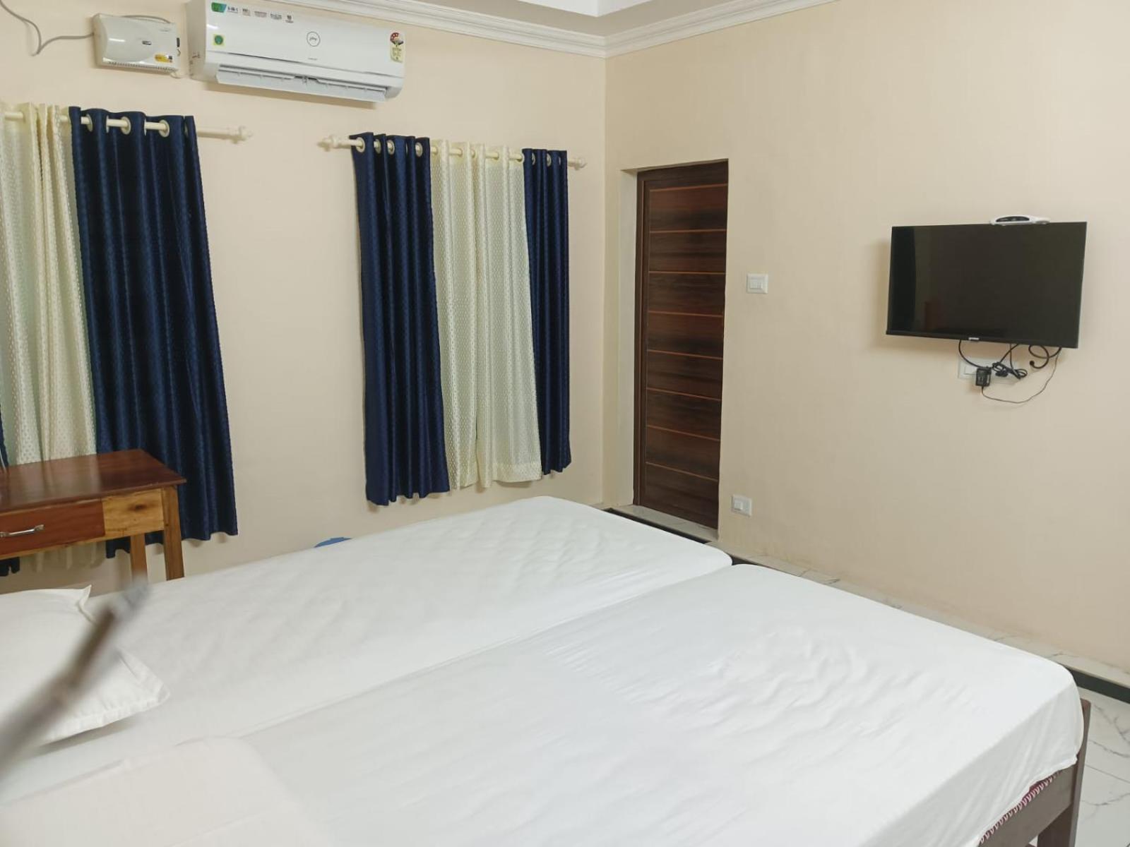 Sri Padmanabha Tourist Home Thiruvananthapuram Esterno foto
