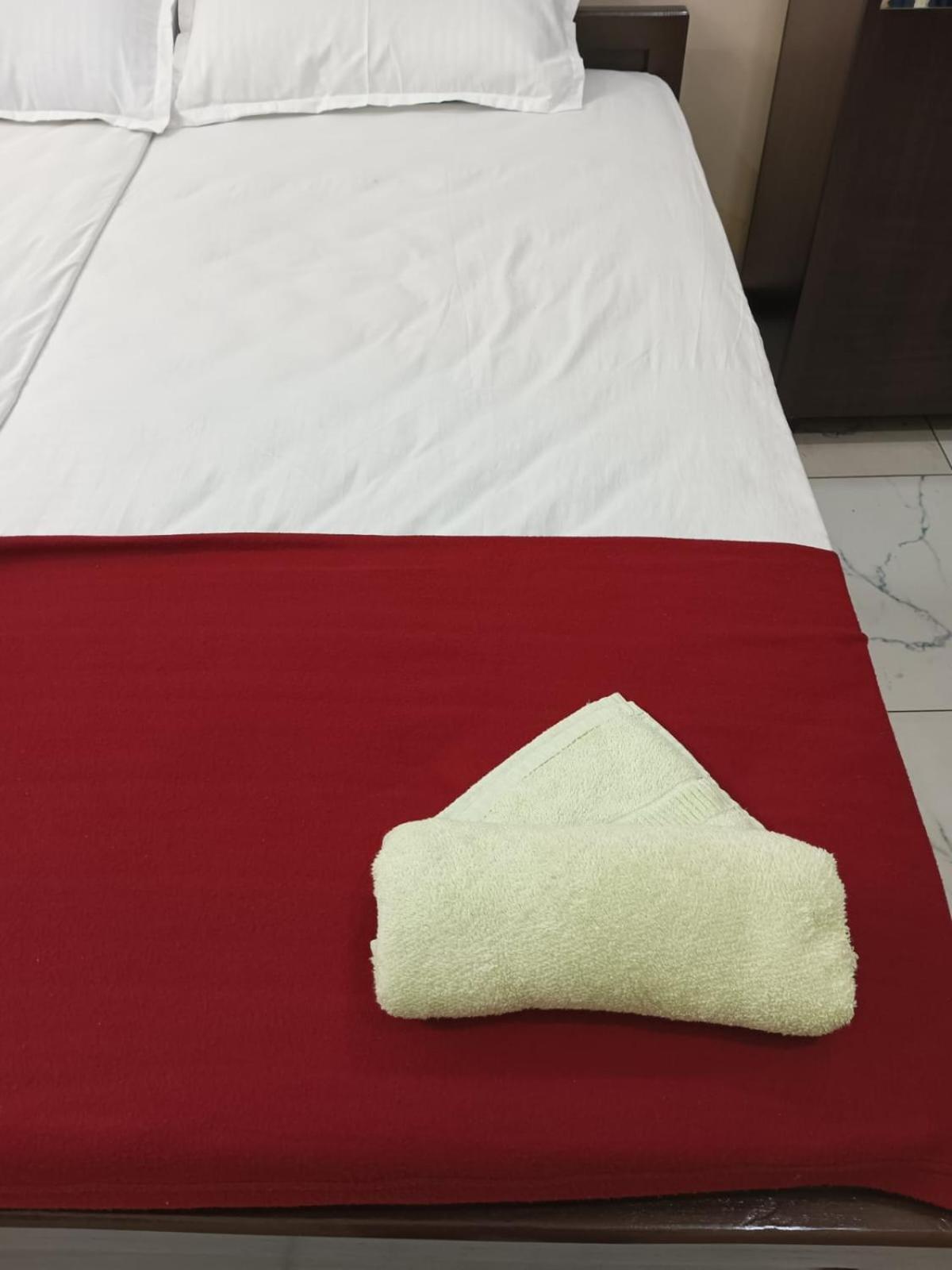 Sri Padmanabha Tourist Home Thiruvananthapuram Esterno foto