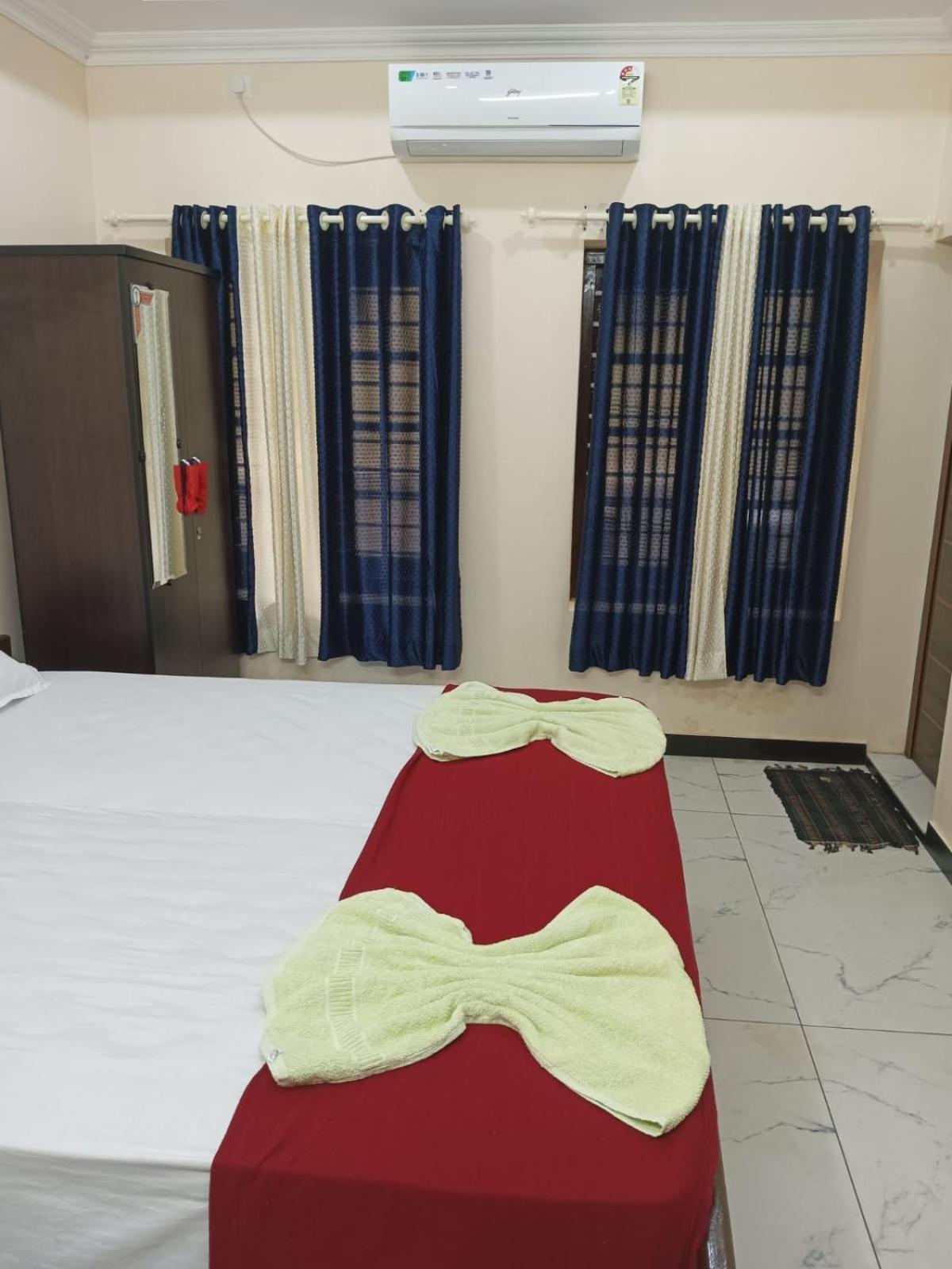 Sri Padmanabha Tourist Home Thiruvananthapuram Esterno foto