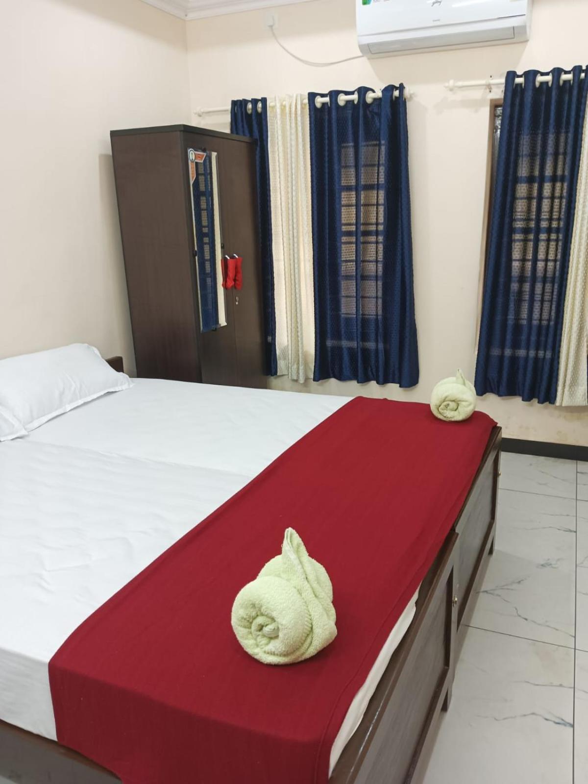 Sri Padmanabha Tourist Home Thiruvananthapuram Esterno foto